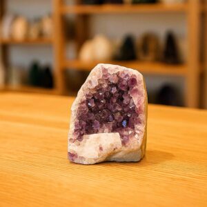 Amethystdruse aus Brasilien – violette Kristalle, natürliche Drusenform