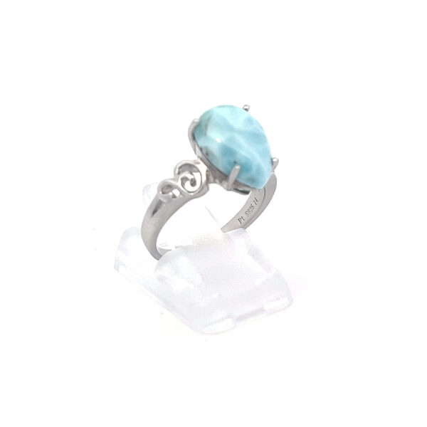 Larimar Ring – Einzigartiger Edelsteinring mit dreieckigem Design