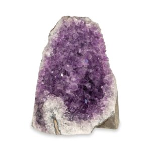 Amethystdruse aus Uruguay mit tiefvioletten Kristallen und natürlicher Struktur