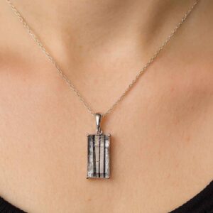 Bergkristall mit Turmalin-Einschlüssen (Schörl) – Anhänger in 925er Silber aus Minas Gerais