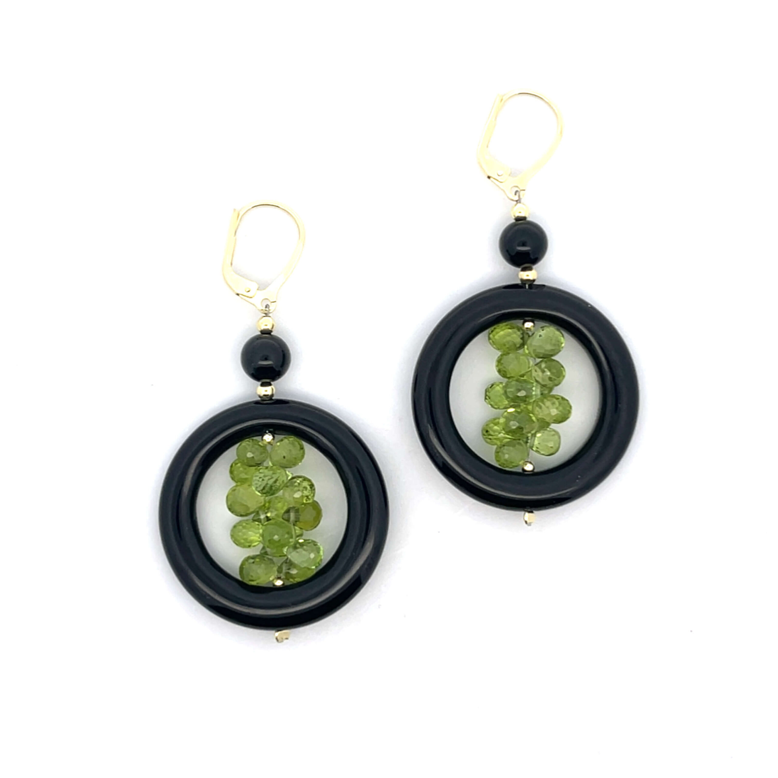 Ohrhänger mit schwarzem Onyx und grünem Peridot – elegante Edelstein-Ohrringe im klassischen Design.