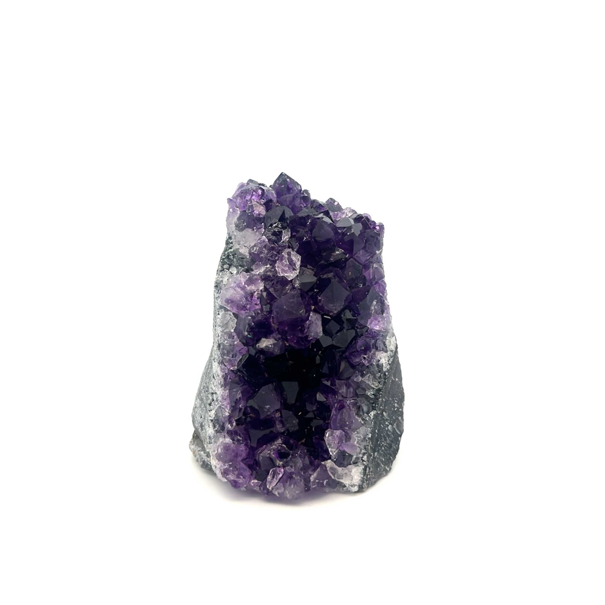 Amethystdruse Uruguay – violette Kristalldruse ca. 7 cm hoch und 0,19 kg schwer.