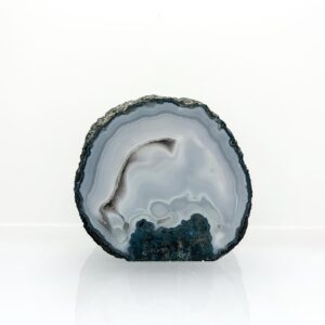 Kristall Achat Dekorobjekt – polierter Naturstein mit transparenter Struktur und natürlichem Muster.